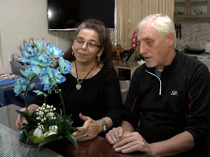 Црвене, плаве, икебане... Како се праве орхидеје од хладног порцелана