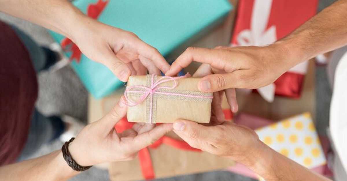 Поклон не мора бити скуп – лепа реч, осмех и загрљај су бесплатни дарови