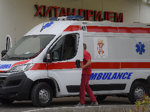 Дечаку у Крагујевцу позлило на путу до школе, сумња се да је узео лекове од бабе и деде