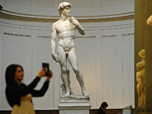 Као и уметност, глупост је вечна – родитељи саблажњени „порнографијом“, ученицима показиван Микеланђелов Давид 