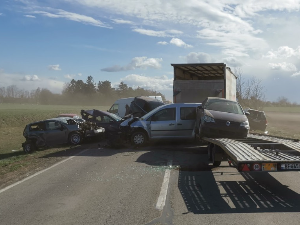 Ланчани судар 14 возила на путу Суботица – Бачка Топола, 11 особа повређено