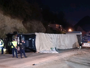 Судар камиона и мерцедеса на северу КиМ, једна особа погинула