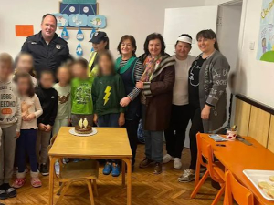 Данас нам је диван дан... Изненађење другара за школског полицајца у Новом Саду
