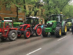Пољопривредници настављају протесте широм Србије