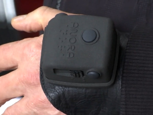 Шта су паметне рукавице за слепе и како помажу корисницима