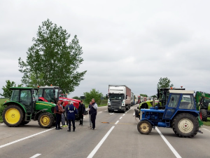 Нове блокаде путева, настављени протести пољопривредника
