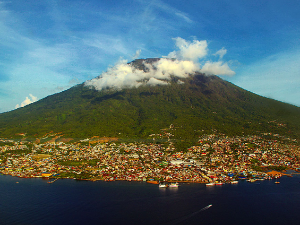Тернате, острво зачина на ком принц успављује вулкан