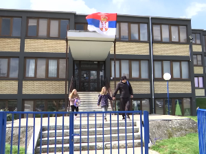 "Мисли и учи, мобилни искључи"