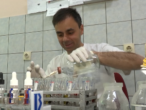 Како је лаборант Никола Искић из Шапца емоције претворио у песме и романе