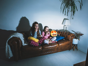 Да ли филмови, музика и серије подстичу насиље или је то поједностављивање проблема