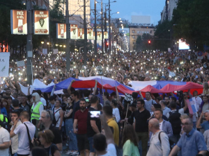 Одржан шести протест "Србија против насиља", направљен прстен око Владе