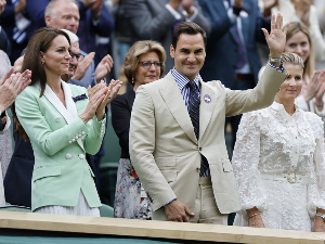 Специјална церемонија за Роџера Федерера на Вимблдону, публика га испратила  овацијама
