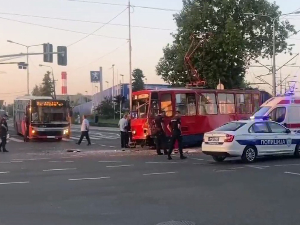 Семафор на Трошарини био неисправан десет дана, поправљен тек после судара аутобуса и трамваја