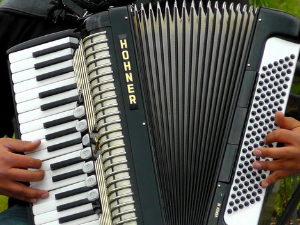 Свирај свирче - Kлавирска хармоника