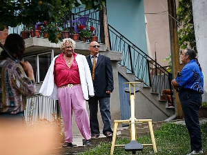 Пси лају ветар носи 1, 10-11