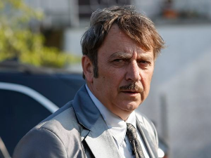 Пси лају ветар носи 2, 1-11