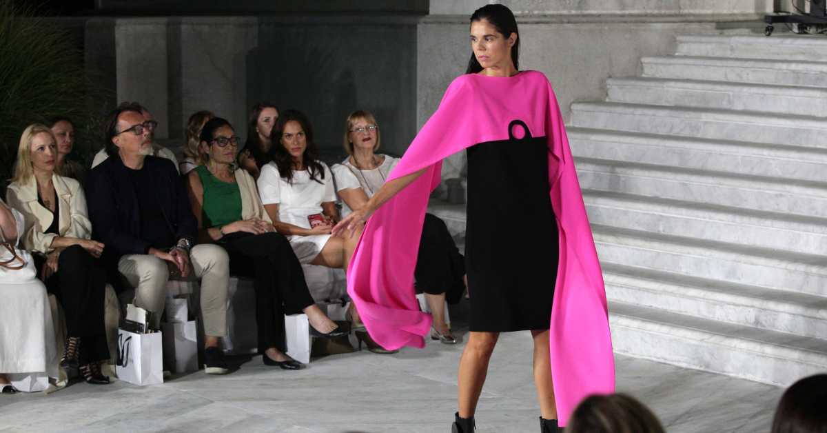 Авангарда и футуризам на ревији Пјер Кардена у француској амбасади