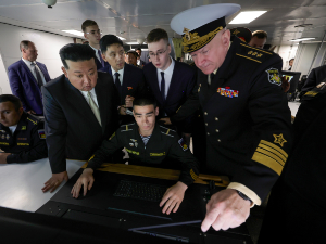 Шојгу и Ким Џонг Ун обишли фрегату Пацифичке флоте "Маршал Шапошњиков"