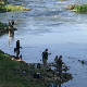 Риболовци из земље и суседних земаља на обалама Мораве у Ћуприји