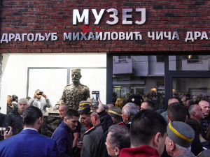 Дража Михаиловић добио споменик и музеј у Београду