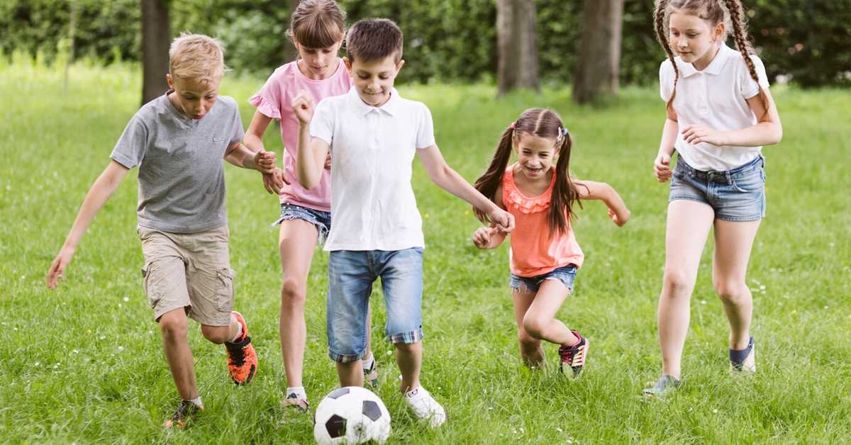 Деца од најранијег узраста треба да буду физички активна, а опредељивање за одређени спорт долази касније
