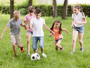 Деца од најранијег узраста треба да буду физички активна, а опредељивање за одређени спорт долази касније