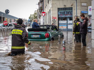 Олуја у Италији, поплаве у Милану, језеру Комо прети изливање