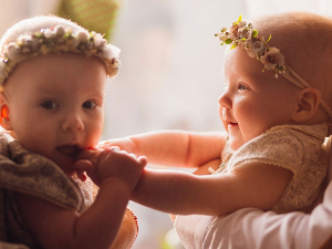 У Хрватској једна близнакиња рођена у старој, а друга у новој години