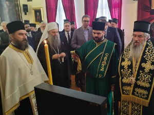 Патријарх Порфирије прославио крсну славу, међу званицама Вучић и Додик