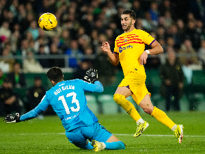 Хет-трик Тореса, Барселона у последњим минутима до победе над Бетисом