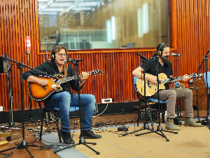 Слушај 'вамо!