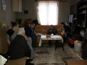 Четворо деце са слепом баком живи у бараци у Пријепољу, комшије решиле да им купе кућу