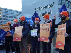 Велики штрајк лекара стажиста у Британији, десетине хиљада пацијената остају без неге