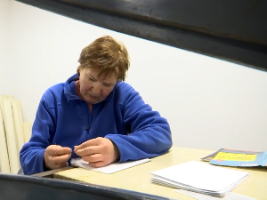 Ко књигама враћа живот у Вршачкој библиотеци?