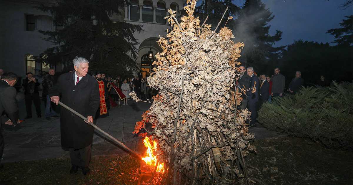 Бадње вече у Краљевском двору – поштовање старе традиције