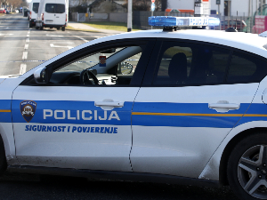 Бомба експлодирала у аутомобилу чешких туриста код Обровца, погинуло дете