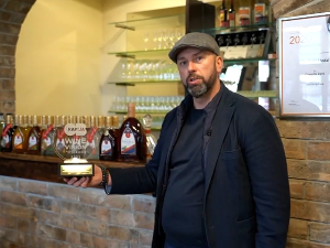 Милан је са знањем стеченим на Кембриџу дошао у Косјерић и наставио породичну традицију