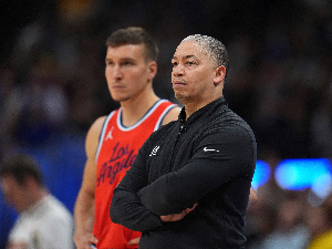 Капитен репрезентације поново без минута, Богдановић са клупе гледао победу Клиперса (Tanjug/AP Photo / Mike Stewart) Капитен репрезентације поново без минута, Богдановић са клупе гледао победу Клиперса