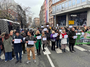 Петнаест минута тишине за 15 жртава трагедије у Новом Саду