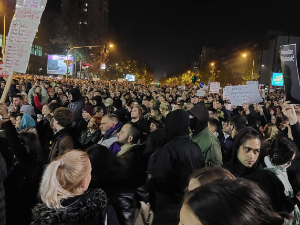 Протест у Новом Саду због несреће на Железничкој станици, нереди испред Градске куће 