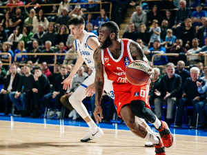 Звезда се мучила у "Дудовој шуми", али ипак савладала Спартак