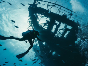 Олупине бродова су темпиране бомбе на дну океана
