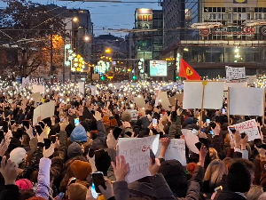 Протест на тргу Славија, петнаест минута тишине за жртве трагедије у Новом Саду