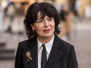 Моника Хелфер: Лавље срце (2)