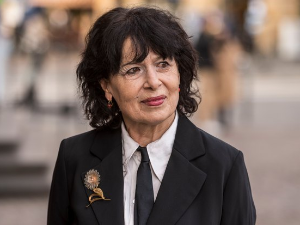 Моника Хелфер: Лавље срце (4)