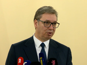 Вучић: Студенти да се не туку око новца за моје рушење