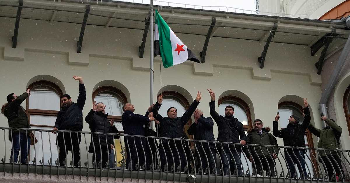 Амбасада Сирије у Москви потврдила да је Асад у Русији; Израел у серији напада уништава сиријске авионе и другу војну опрему