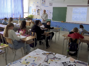 Како ђаци Миомира Дејановића из Врања уче уз стрипове