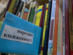 Осмаци тешко разумеју дужи одломак из књиге - читање као лек за пажњу расуту између кликова