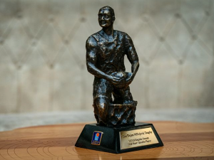 Откривен изглед трофеја "Дејан Милојевић" који ће бити уручен Луки Божићу